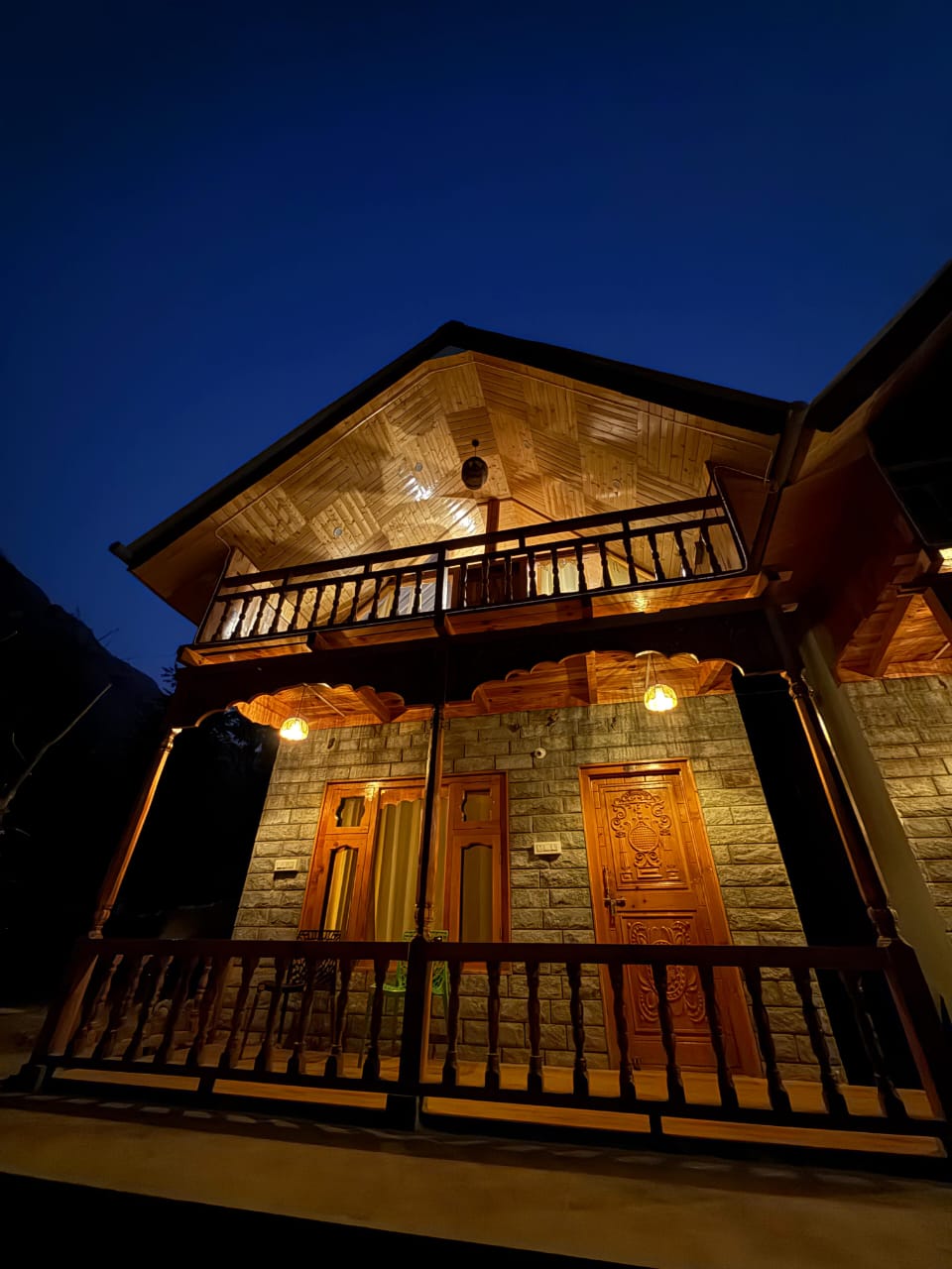 wooden stone cottage img
